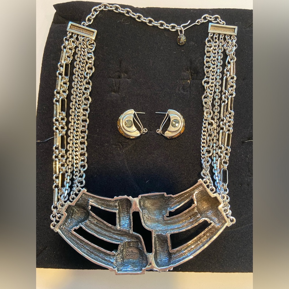 Vintage CLB NYC collar style necklace 18” and earrings 1” silver tone crystals - Picture 14 of 15